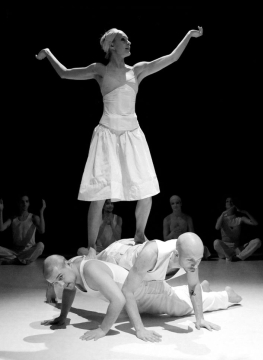 A négyNEGYED a Miskolci Balett előadásában. Bócsi Krisztián felvétele